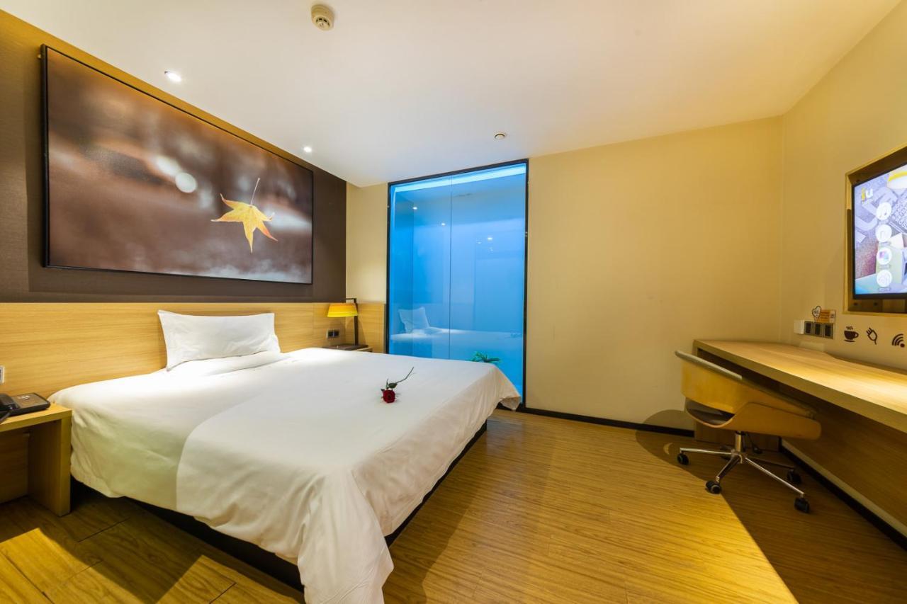 Iu Hotel Chongqing Jiefangbei Exterior foto